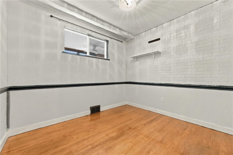 1045 BROUGHTON ROAD — photo 8