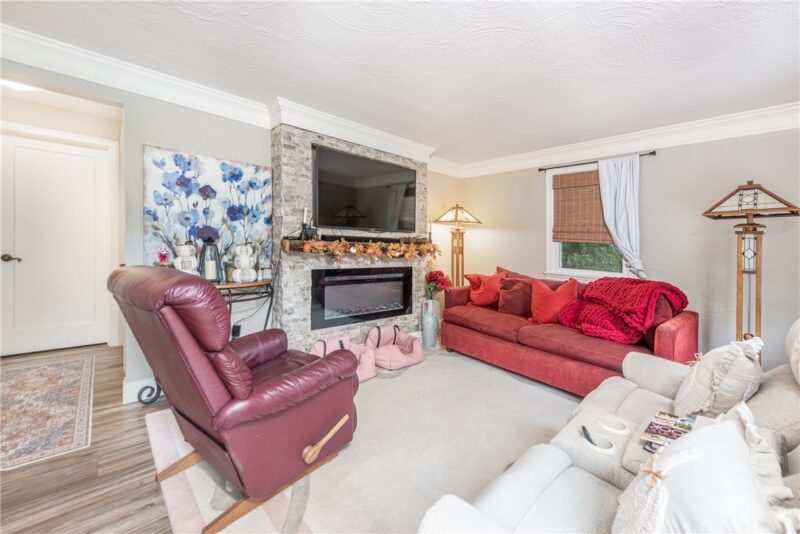 92 Adams Dr — photo 2