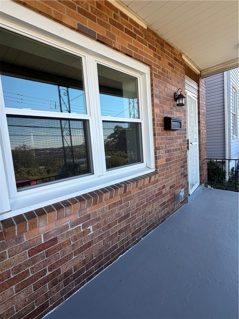 3426 Webster Ave — photo 2