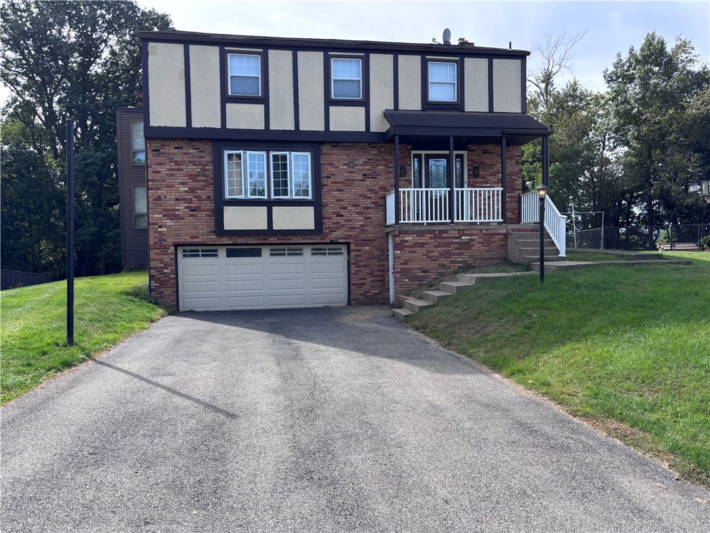 10 Barrington Dr — photo 1