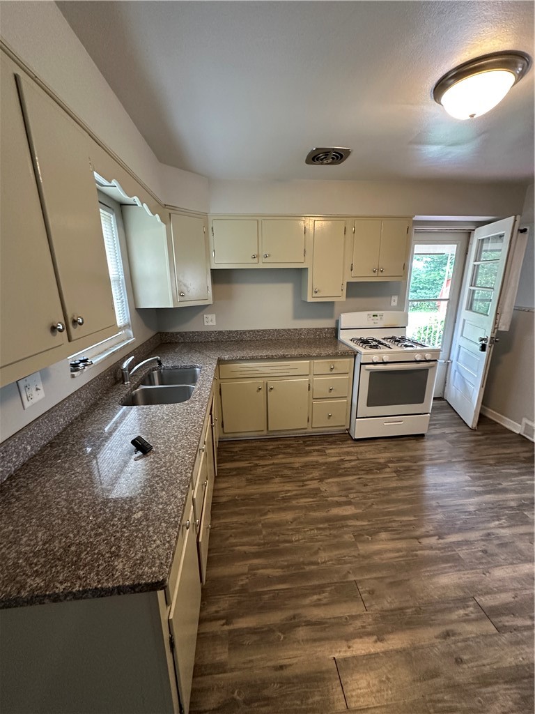 609 Garfield Ave — photo 2