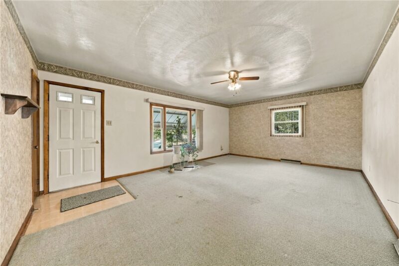 217 Horsemans Rd — photo 3