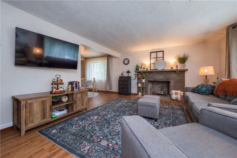 2256 Lutz Ave — photo 4