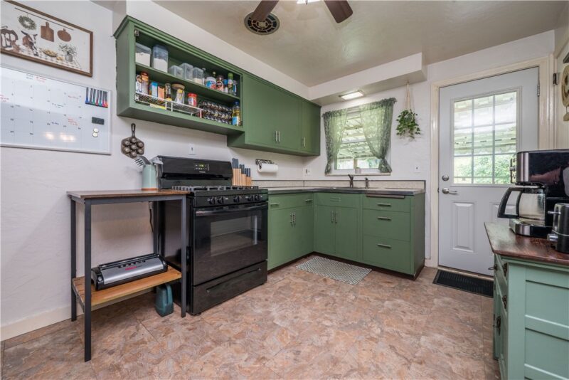 2256 Lutz Ave — photo 6