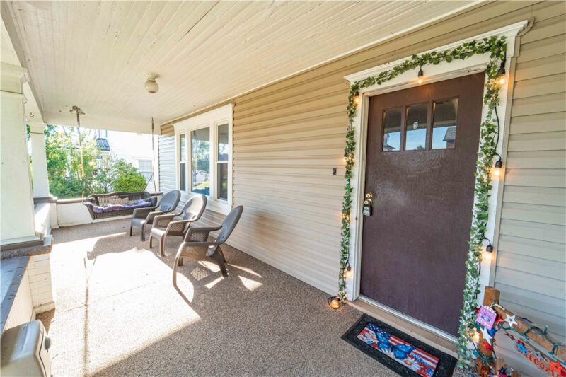 1105 Loucks Avenue — photo 2
