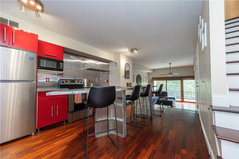 746 Carriage Cir — photo 2