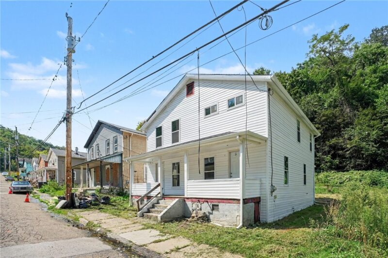 156 Baker St — photo 2