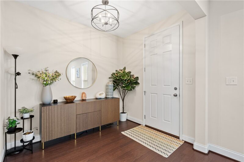 1422 Hastings Crescent — photo 4