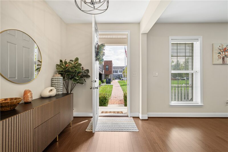 1422 Hastings Crescent — photo 5