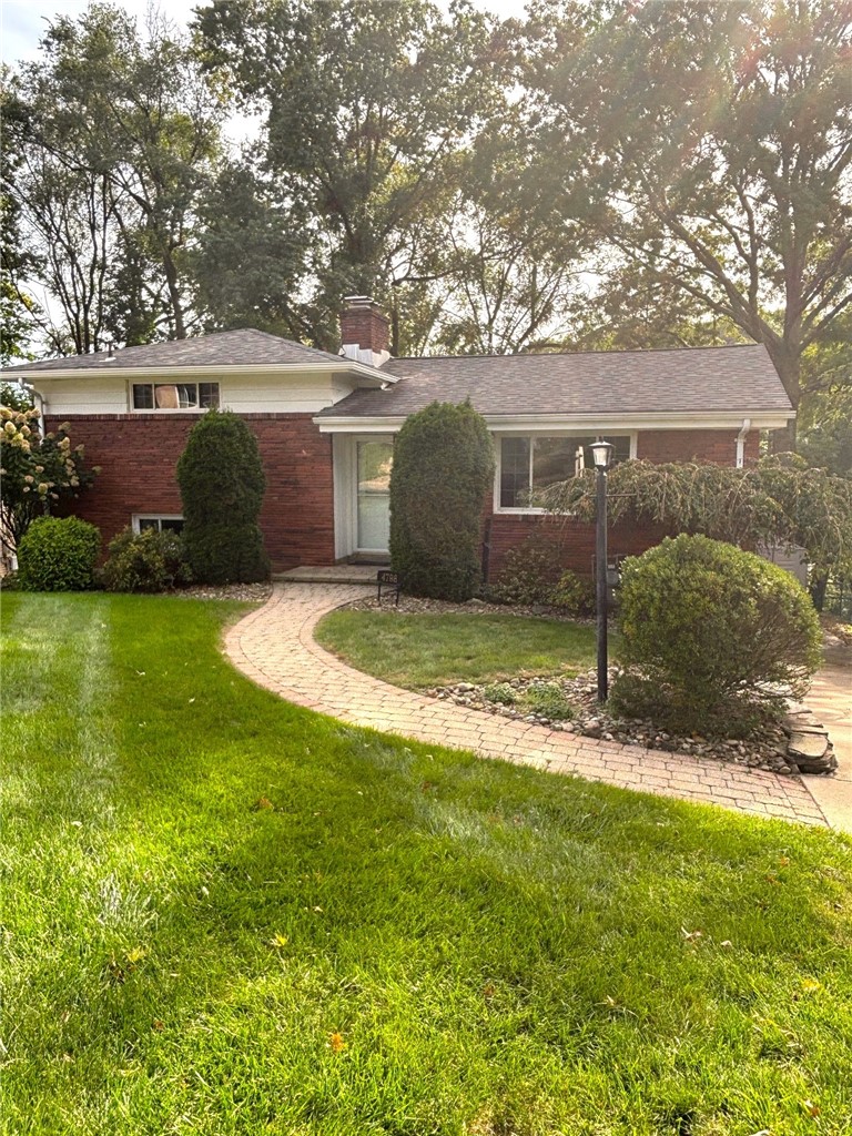 4798 Oakridge Drive — photo 1