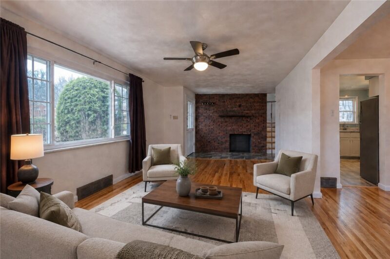 4798 Oakridge Drive — photo 2
