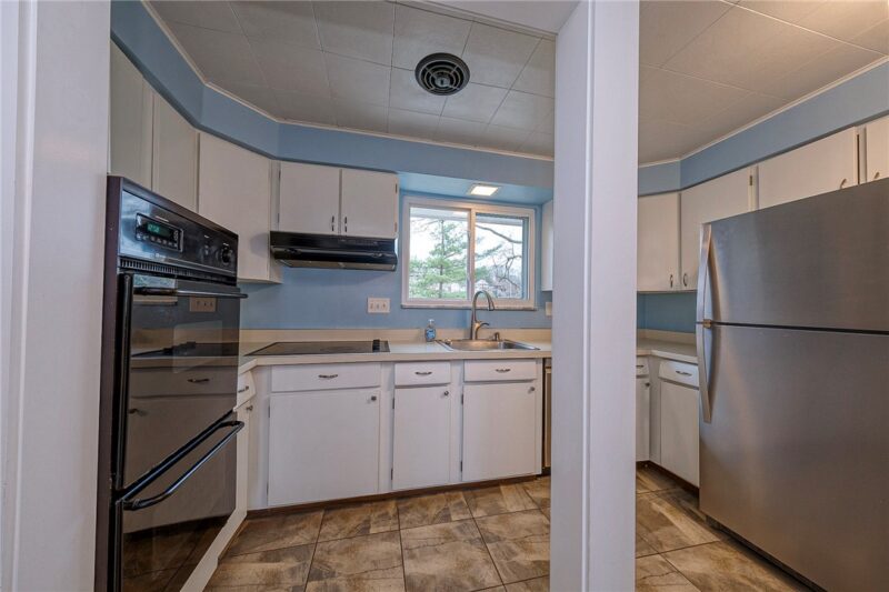 4798 Oakridge Drive — photo 7