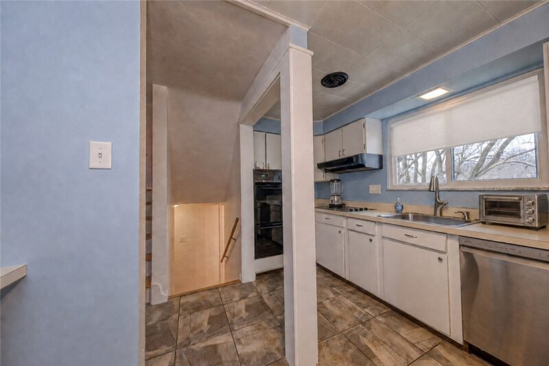 4798 Oakridge Drive — photo 8