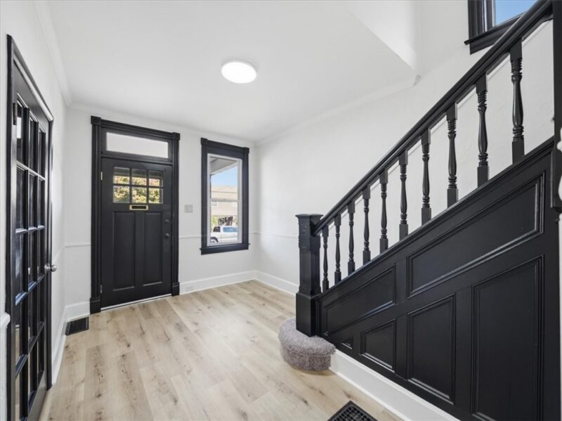 320 Raymond St — photo 4
