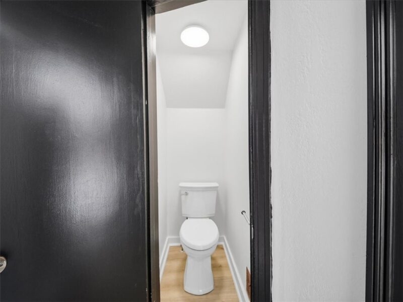 320 Raymond St — photo 8