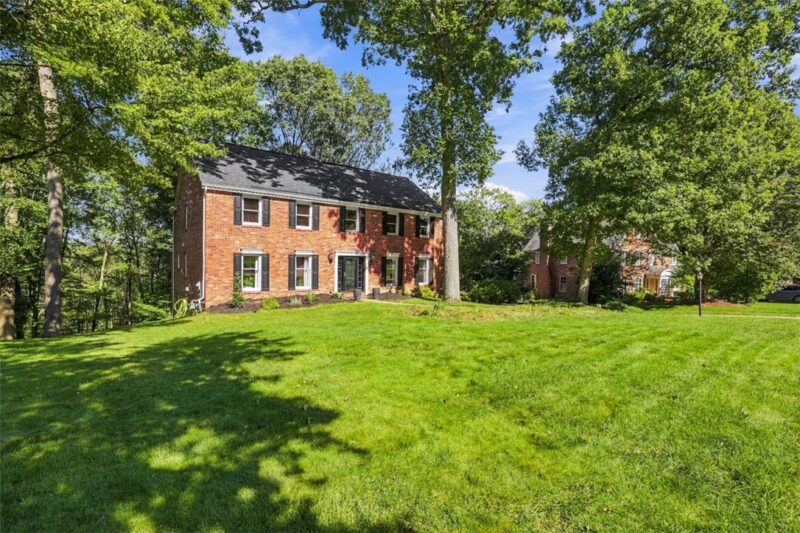 2525 Lindenwood Dr — photo 2
