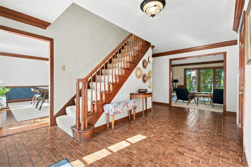 2525 Lindenwood Dr — photo 4