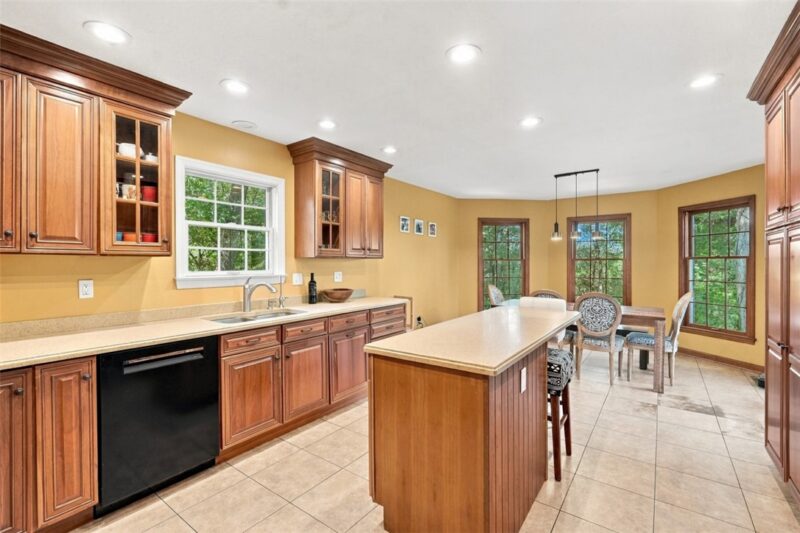 2525 Lindenwood Dr — photo 8