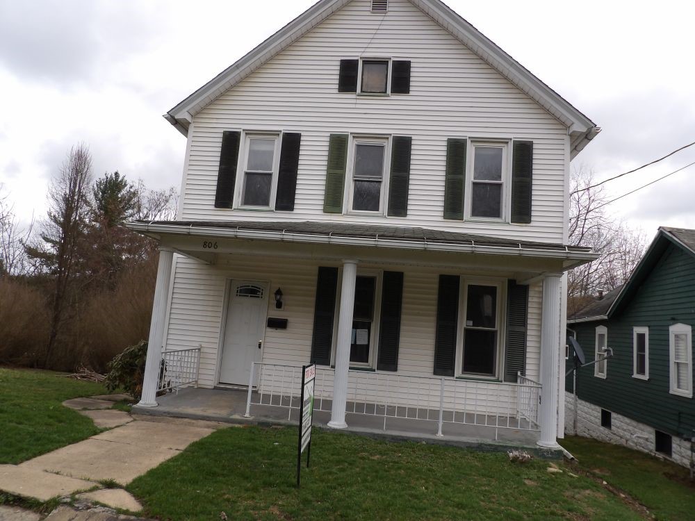 806 E 4th St — photo 1