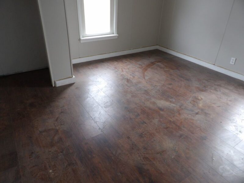 806 E 4th St — photo 3