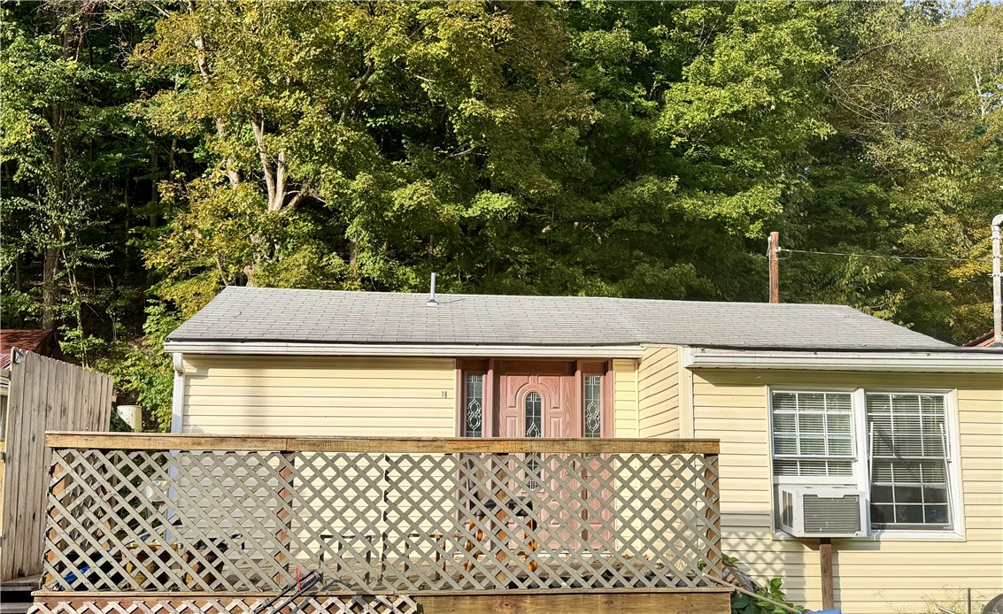 18 E Willow Lane — photo 1