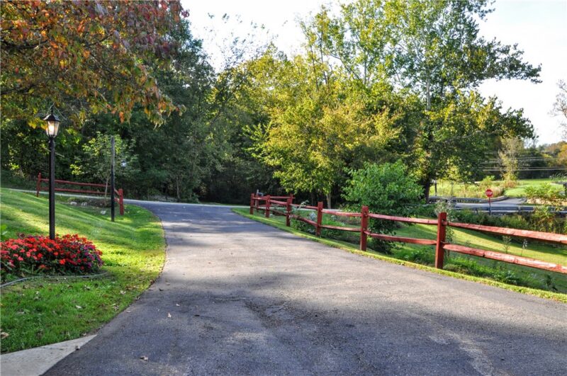8 Homewood Dr — photo 2