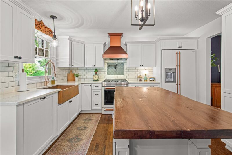 1009 Fieldstone Drive — photo 2
