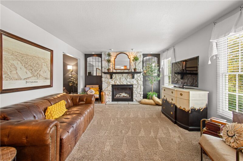 1009 Fieldstone Drive — photo 3