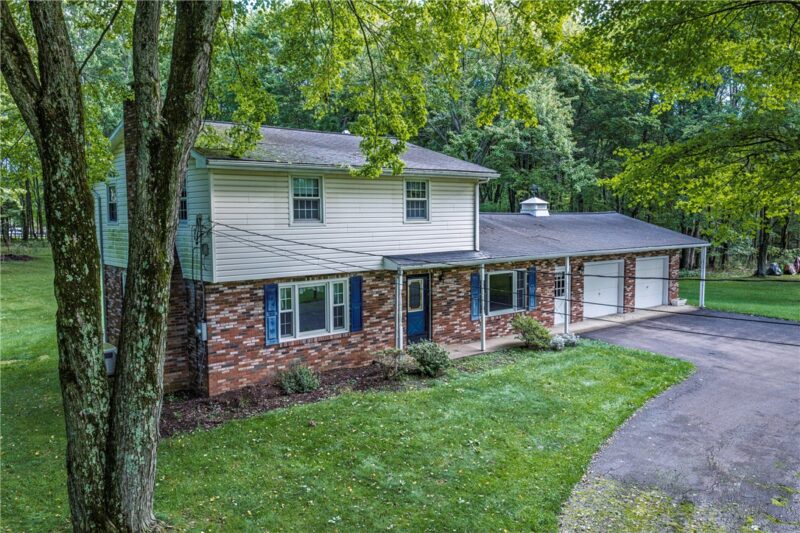 411 Kerry Dr — photo 2