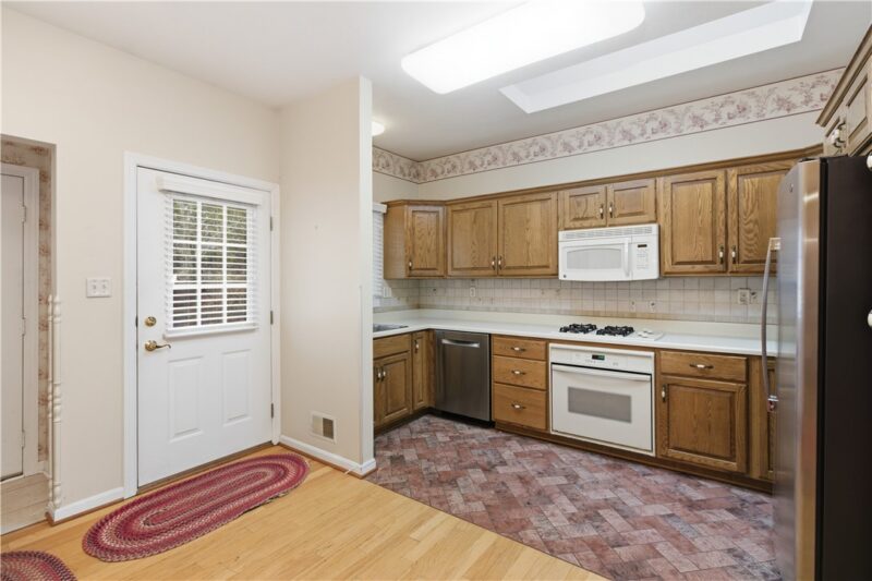 107 Boxwood Ct — photo 5