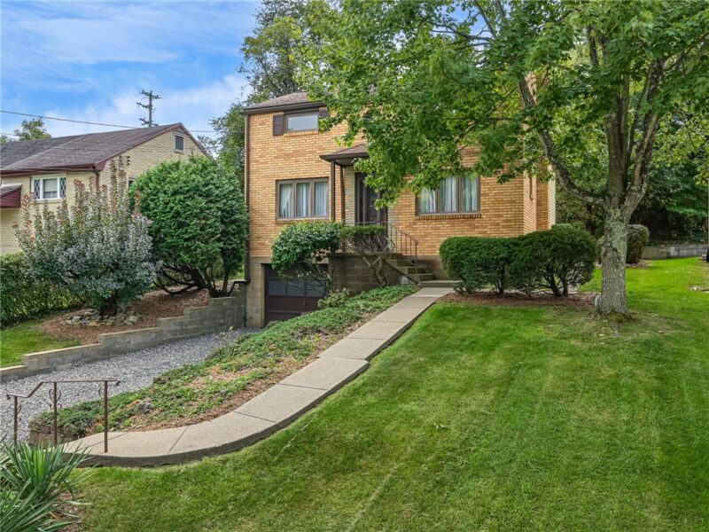 1050 Ardmore Manor Dr — photo 3