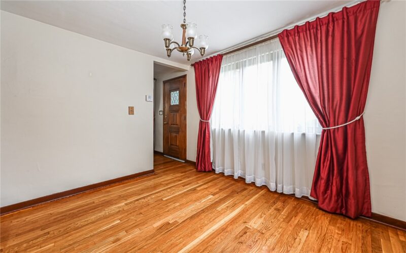 1050 Ardmore Manor Dr — photo 4