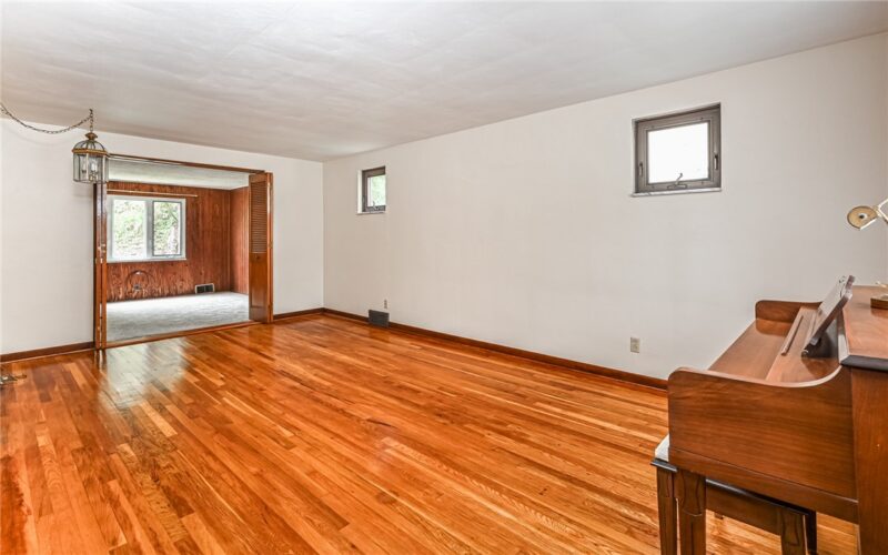 1050 Ardmore Manor Dr — photo 5