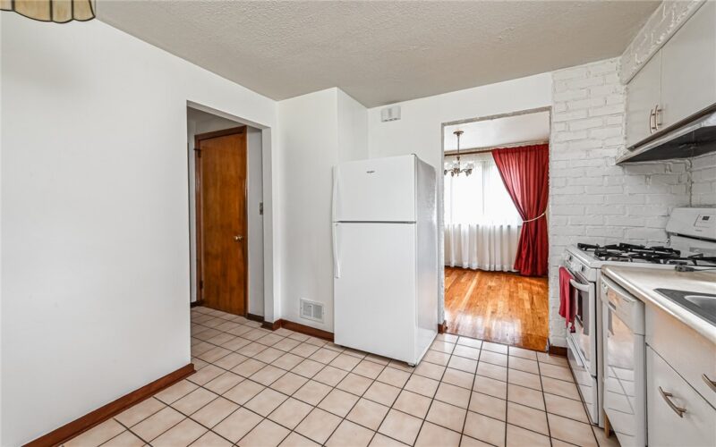 1050 Ardmore Manor Dr — photo 7