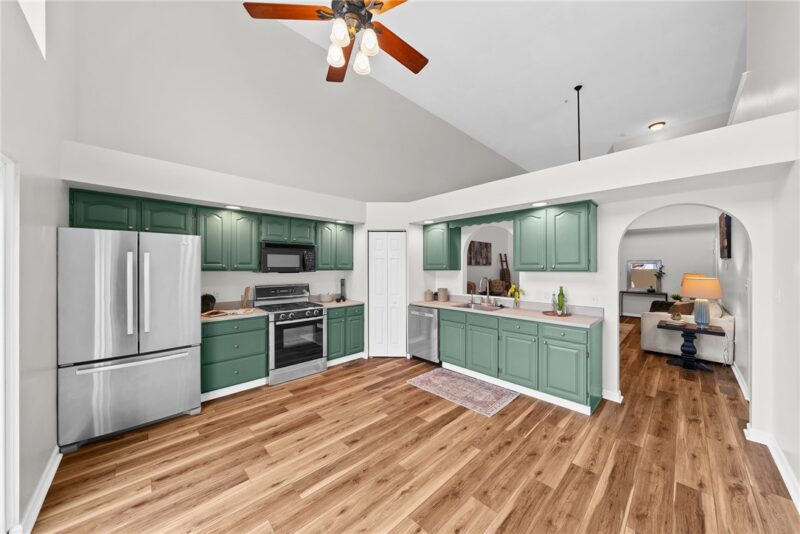 1136 Arrowhead Dr — photo 4