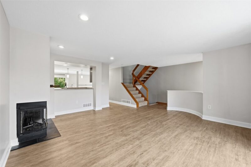 2736 Meadowcrest Ct — photo 4