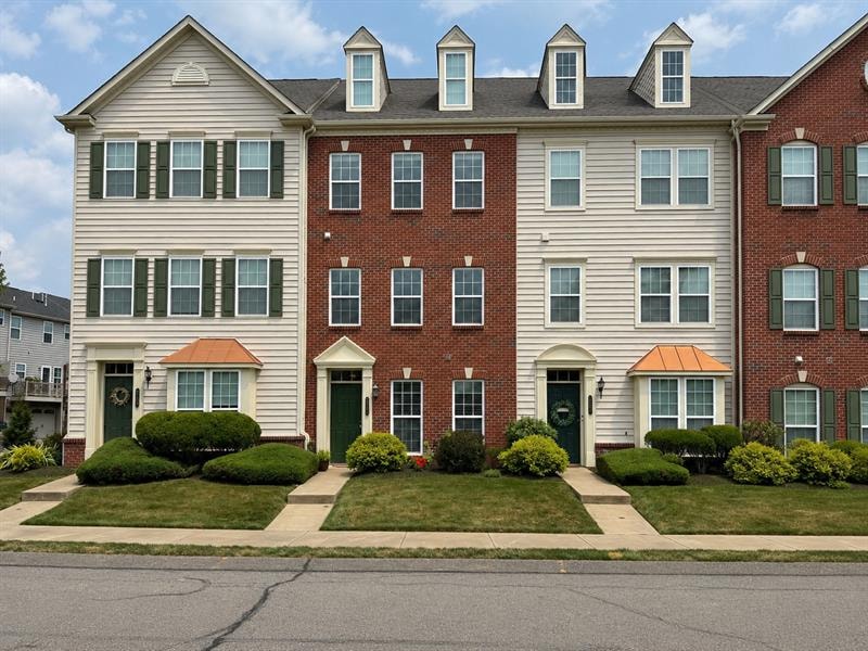 302 Fairgate Drive — photo 1