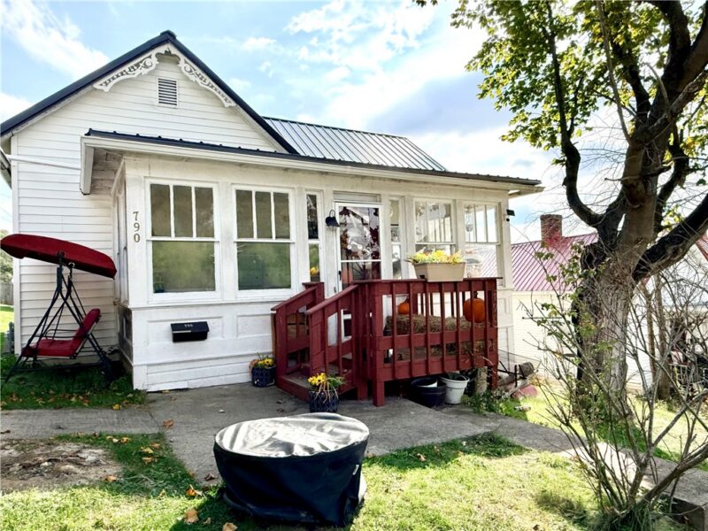 790 Bowlby St — photo 2
