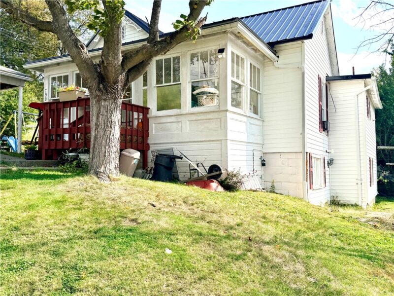 790 Bowlby St — photo 4