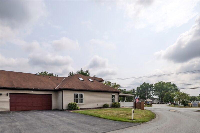 11 Ashford Dr — photo 2