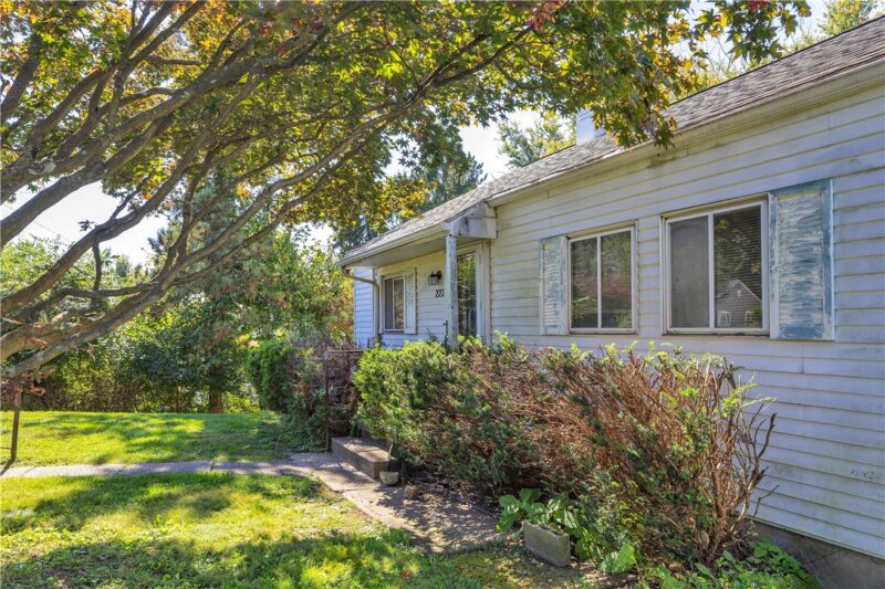 222 Victoria Drive — photo 3