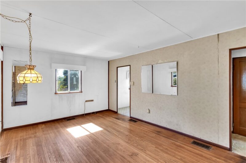 222 Victoria Drive — photo 4