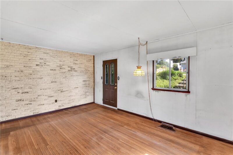 222 Victoria Drive — photo 7