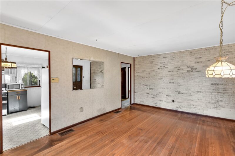 222 Victoria Drive — photo 8