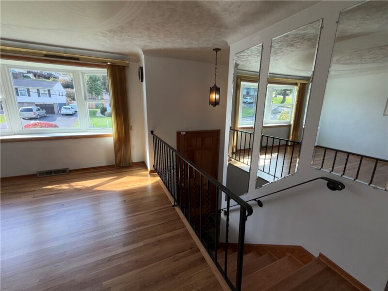 143 Arrow — photo 4