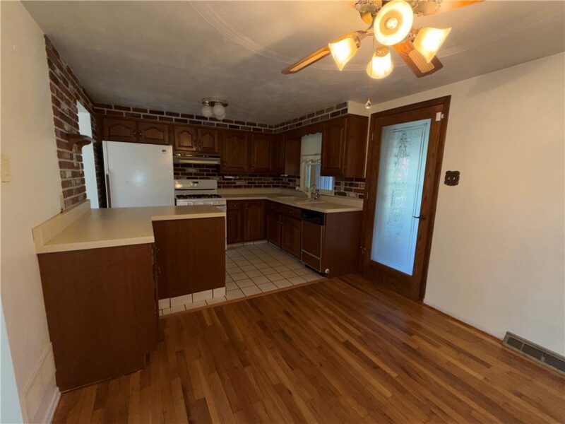 143 Arrow — photo 8