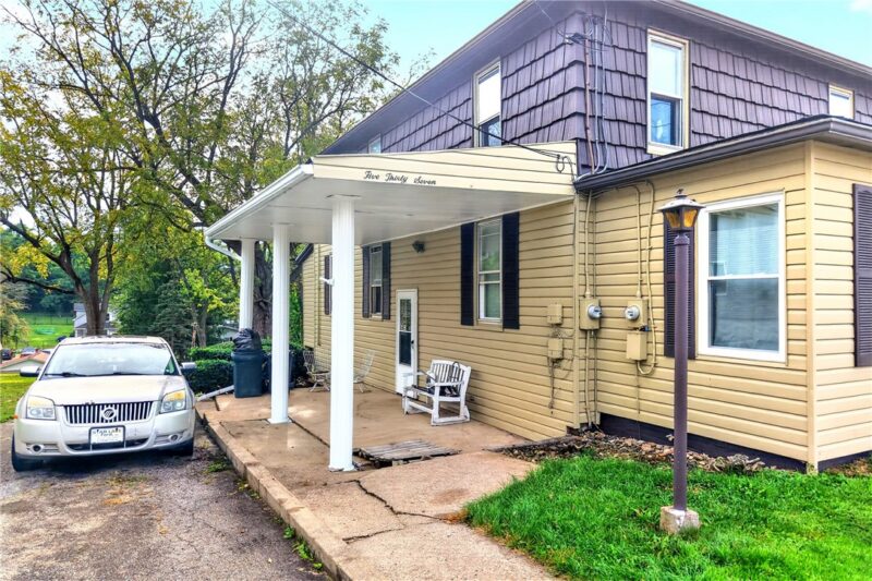 537 Elm St — photo 3