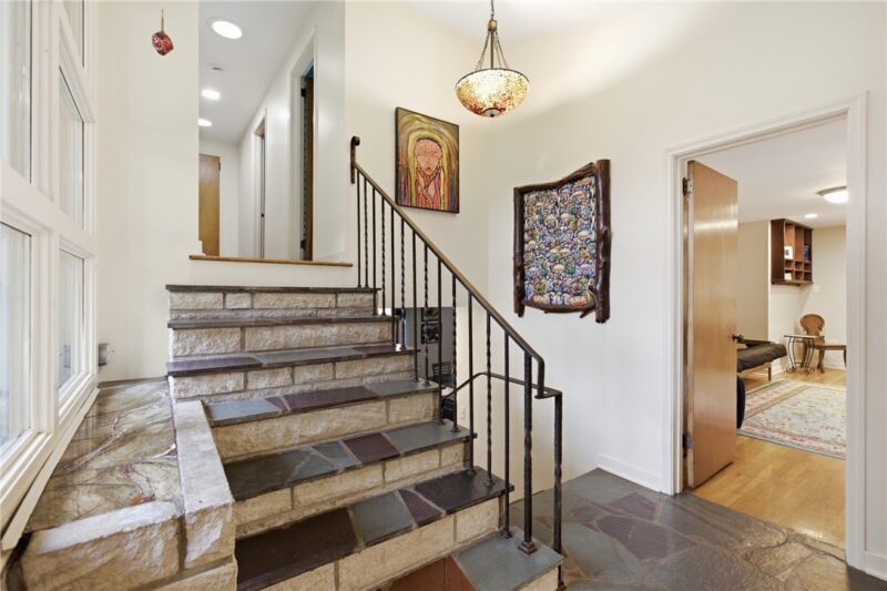 9 Highland — photo 3