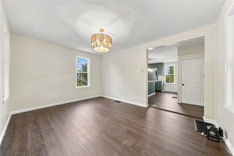 413 N Market St — photo 2