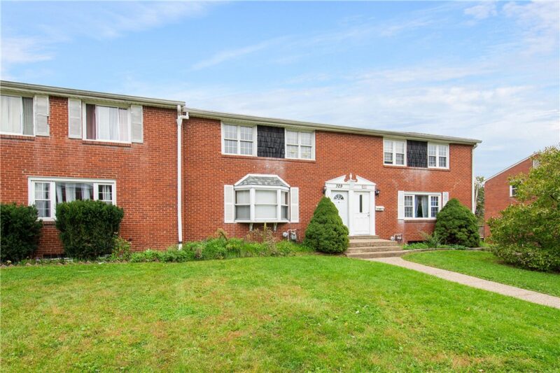329 Macassar Dr — photo 2